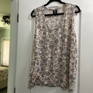 Bobeau floral knotted hem tank size 1X